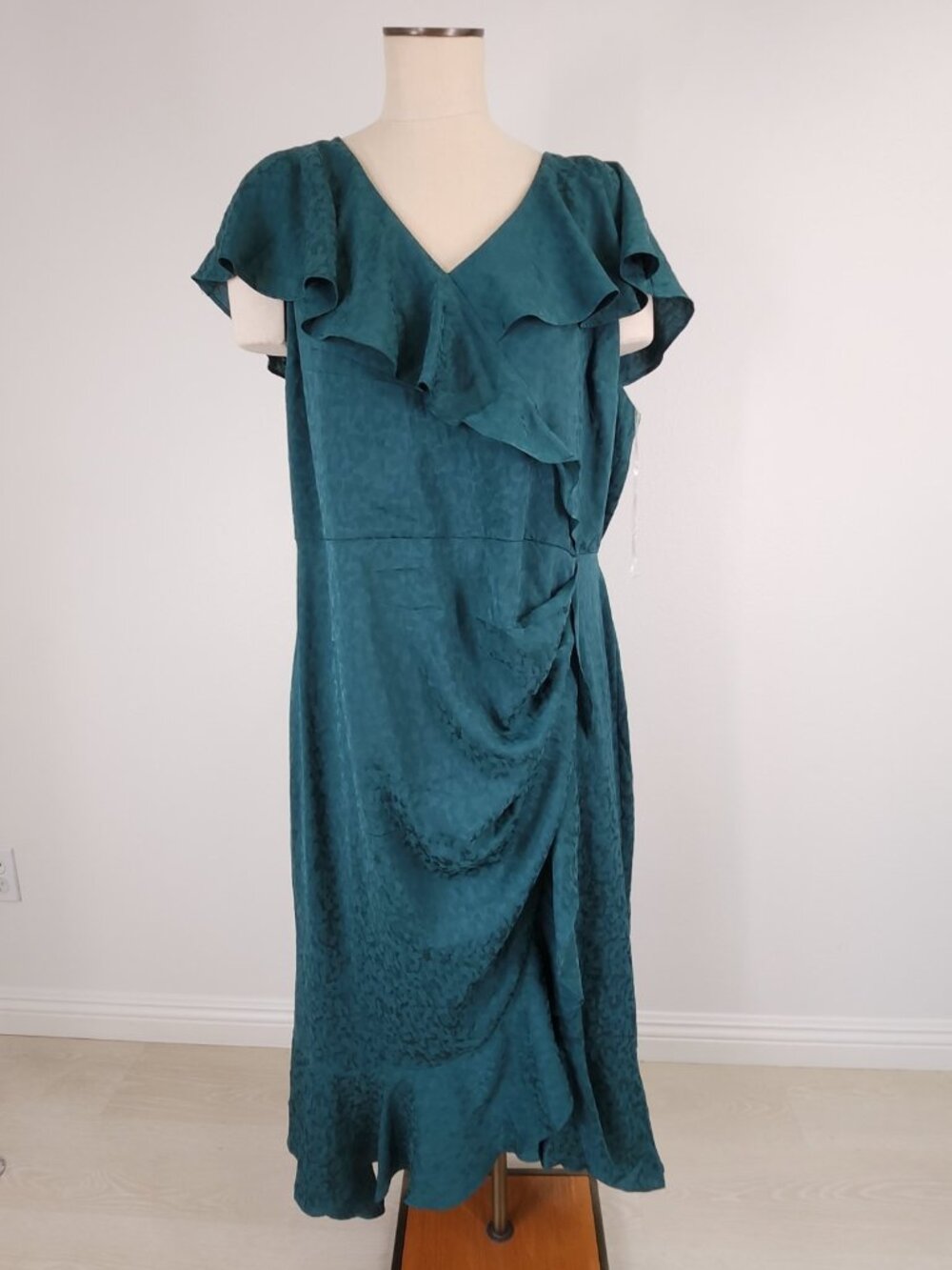 Lane Bryant Women's Green Jacquard Flutter Sleeve Ruffle Midi Dress Plus Size 20 - Picture 2 of 15